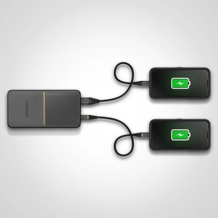 OtterBox 20,000 MAh Dual Port 18W USB-A & USB-C Portable Power Bank - Black 4 OtterBox 20,000 MAh Dual Port 18W USB-A & USB-C Portable Power Bank - Black - Image 2