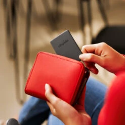 Chipolo CARD Spot Bluetooth Wallet Tracker - Black -OtterBox Store c 238