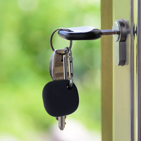 Olixar 4 Pack Black Silicone Covers With Carabiner - For Samsung Galaxy SmartTags 7 Olixar 4 Pack Black Silicone Covers With Carabiner - For Samsung Galaxy SmartTags - Image 5