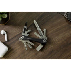 KeySmart Compact 8 Keys Multi-Accessory Leather Key Holder - Black -OtterBox Store e 150