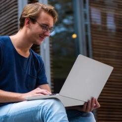 Olixar ToughGuard MacBook Pro 13 Inch 2018 Glitter Case - Silver 13 Olixar ToughGuard MacBook Pro 13 Inch 2018 Glitter Case - Silver -OtterBox Store e 203