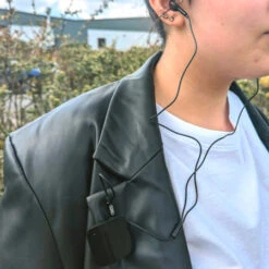 XO Clip-on Bluetooth Audio Converter For Wired Earphones With 3.5mm Jack Earphones -OtterBox Store e 250